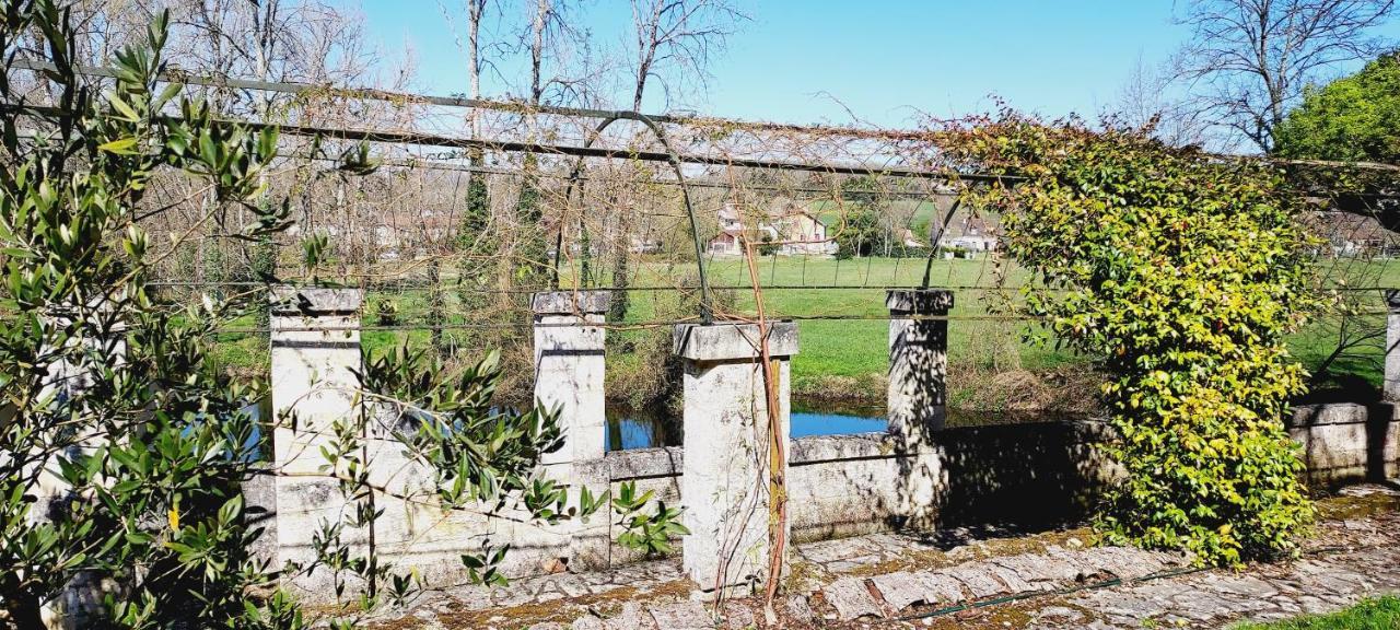 Chateau Des Senechaux, Bourdeilles Exterior foto