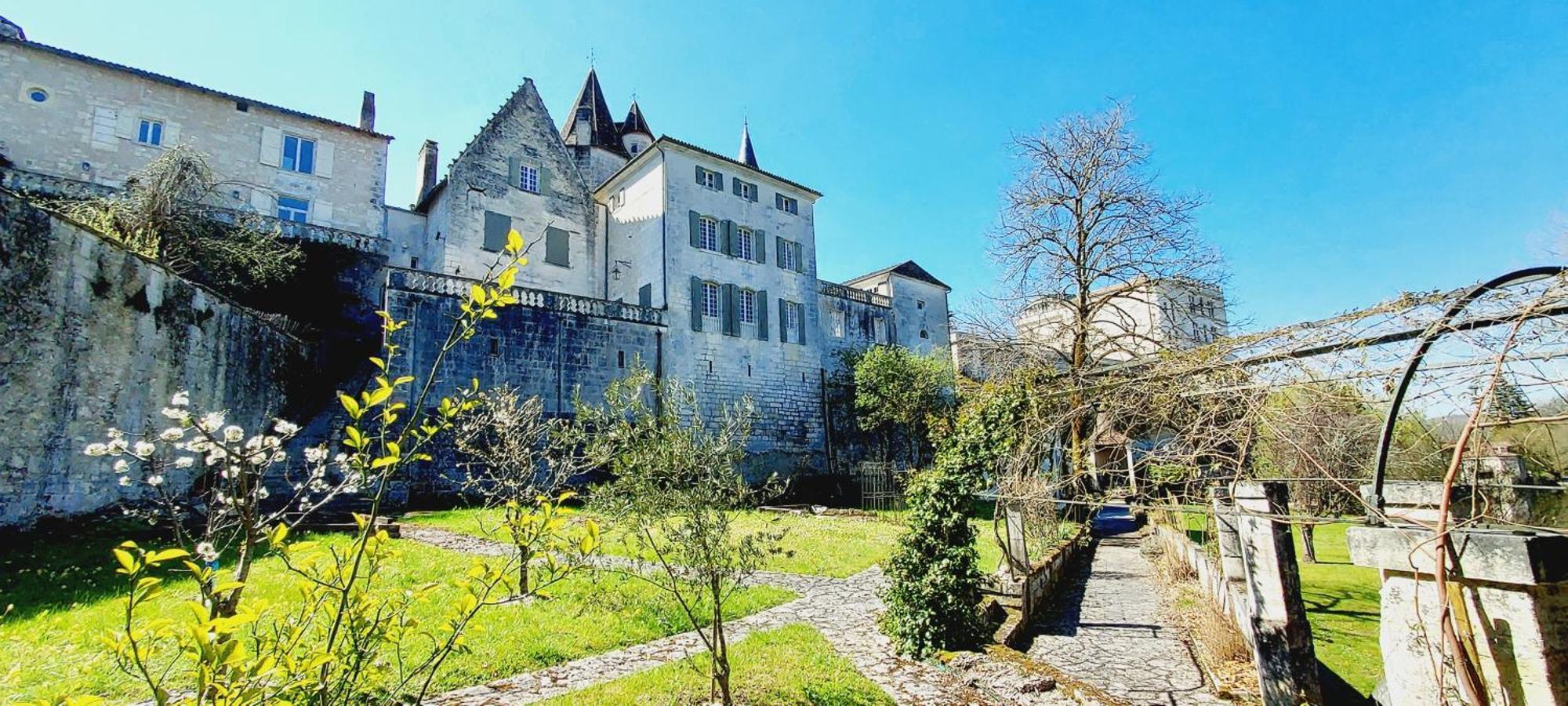 Chateau Des Senechaux, Bourdeilles Exterior foto