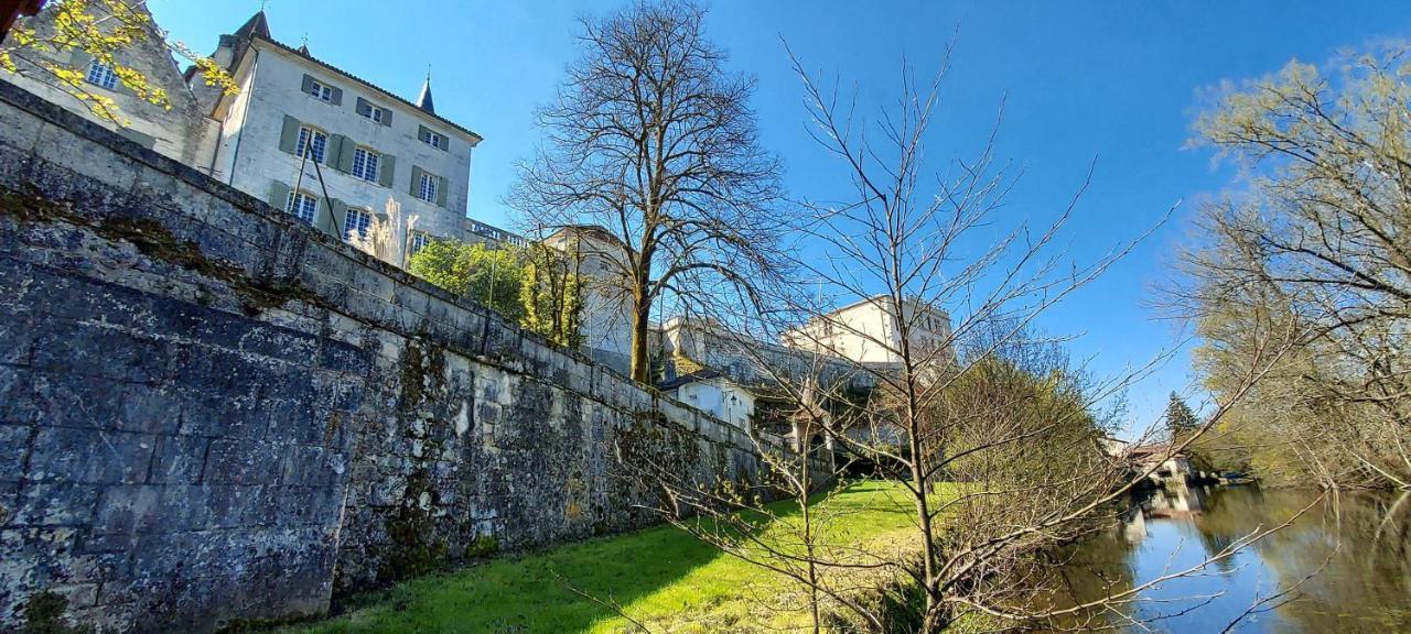 Chateau Des Senechaux, Bourdeilles Exterior foto
