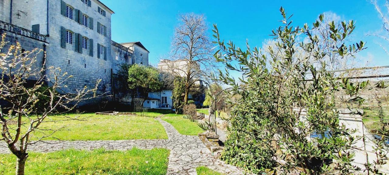 Chateau Des Senechaux, Bourdeilles Exterior foto