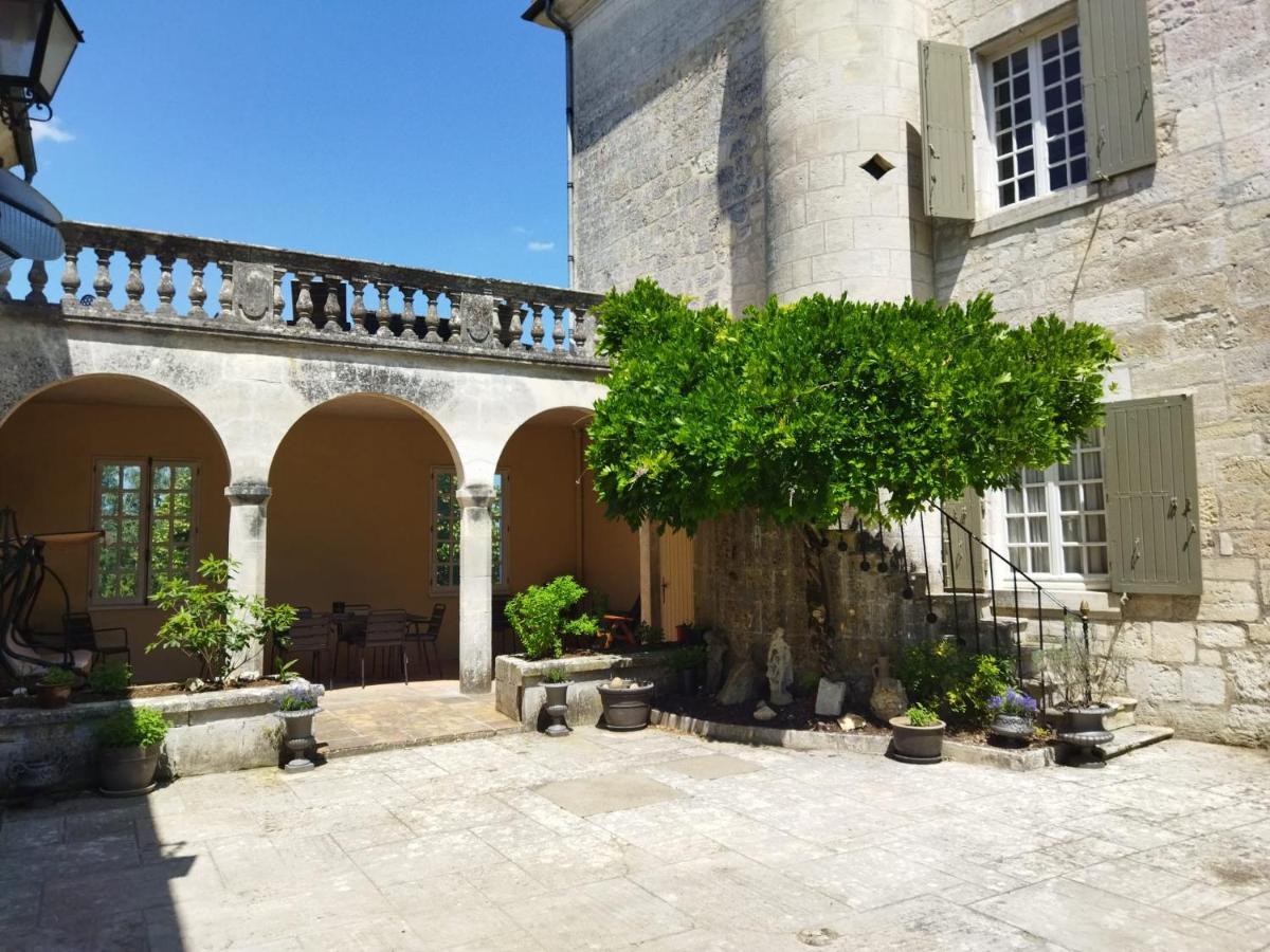 Chateau Des Senechaux, Bourdeilles Exterior foto