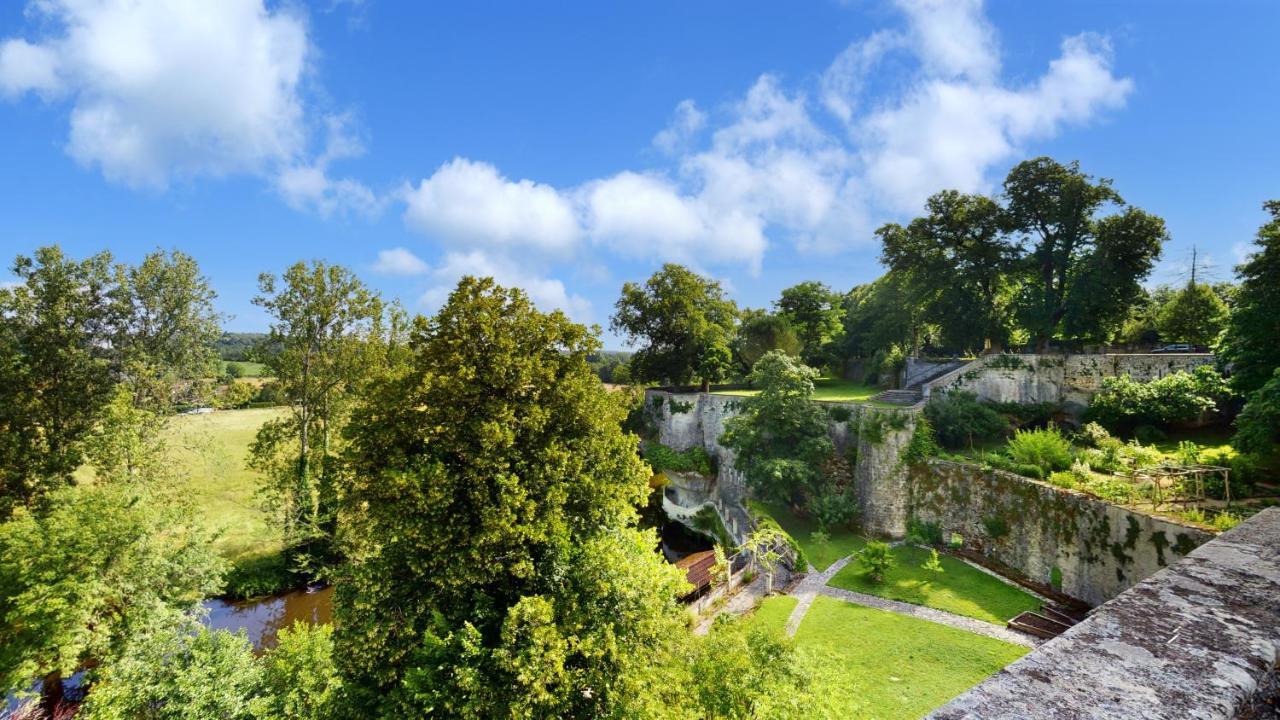 Chateau Des Senechaux, Bourdeilles Exterior foto