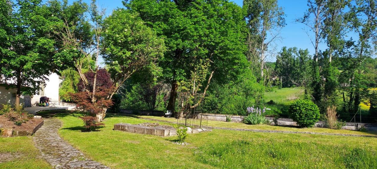 Chateau Des Senechaux, Bourdeilles Exterior foto